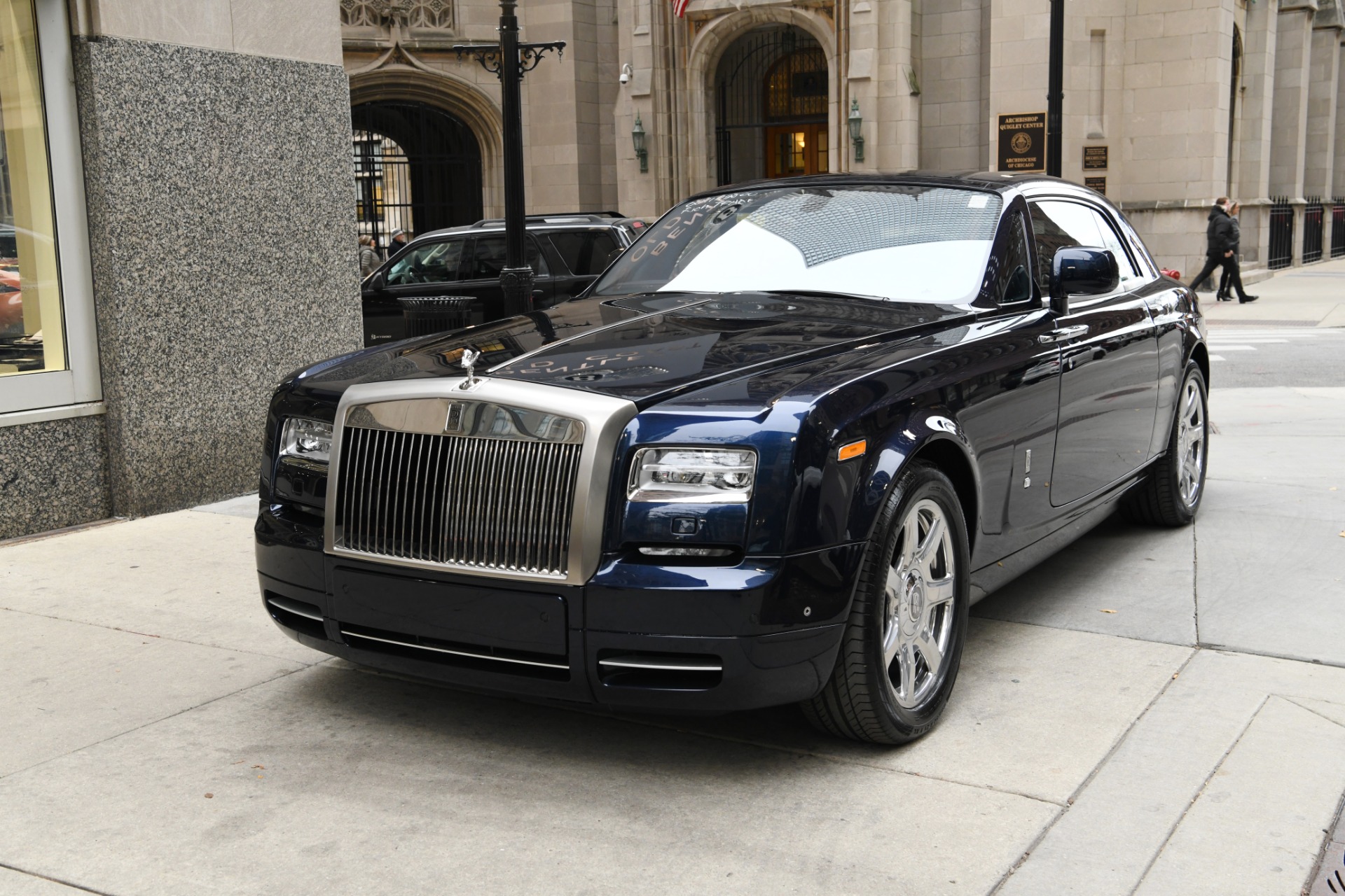 洋書 ROLLS ROYCE IN AMERICA Used 2013 Rolls-Royce Phantom Drophead Coupe in English