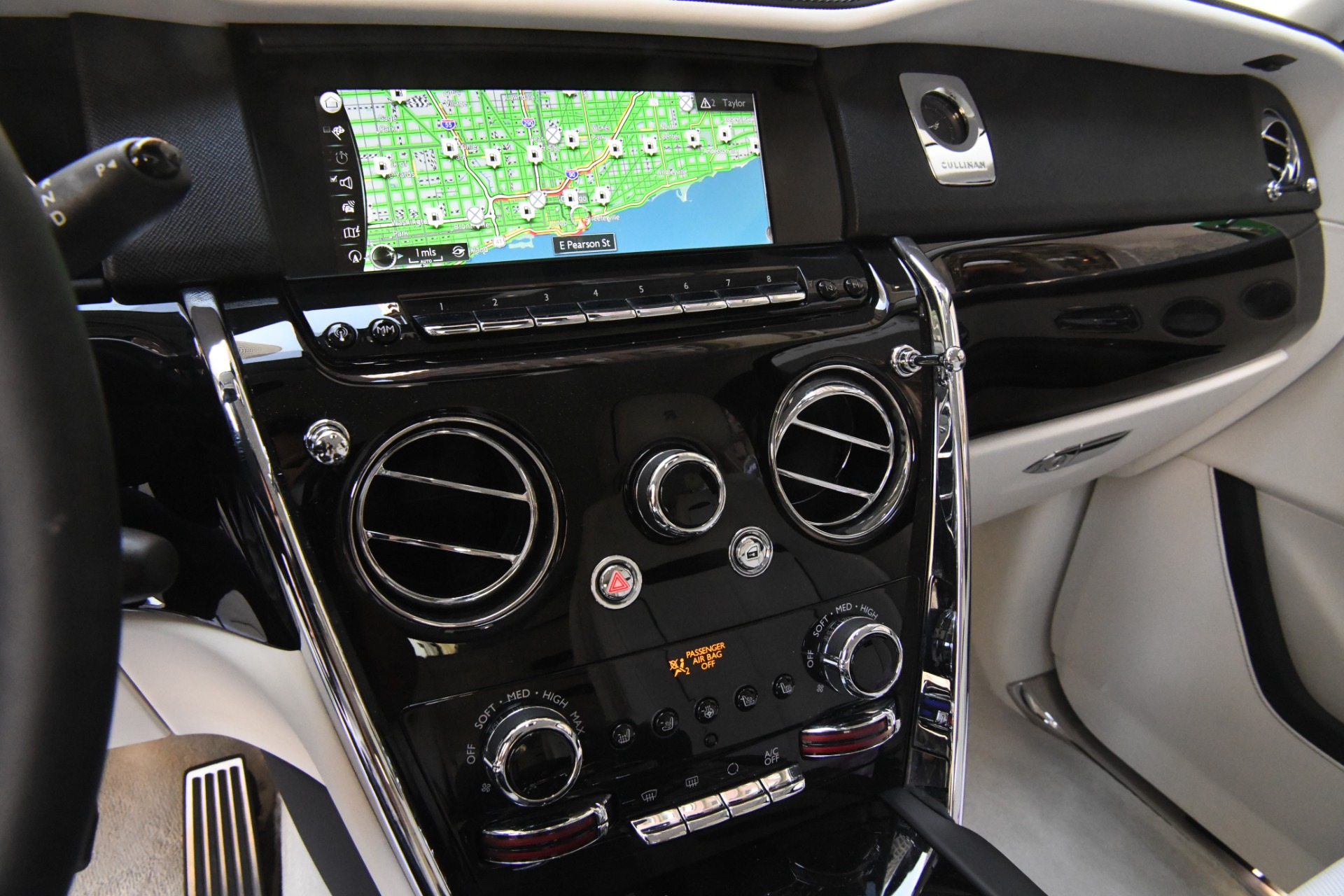 Used-2024-Rolls-Royce-Cullinan Used-2024-Rolls-Royce-Cullinan