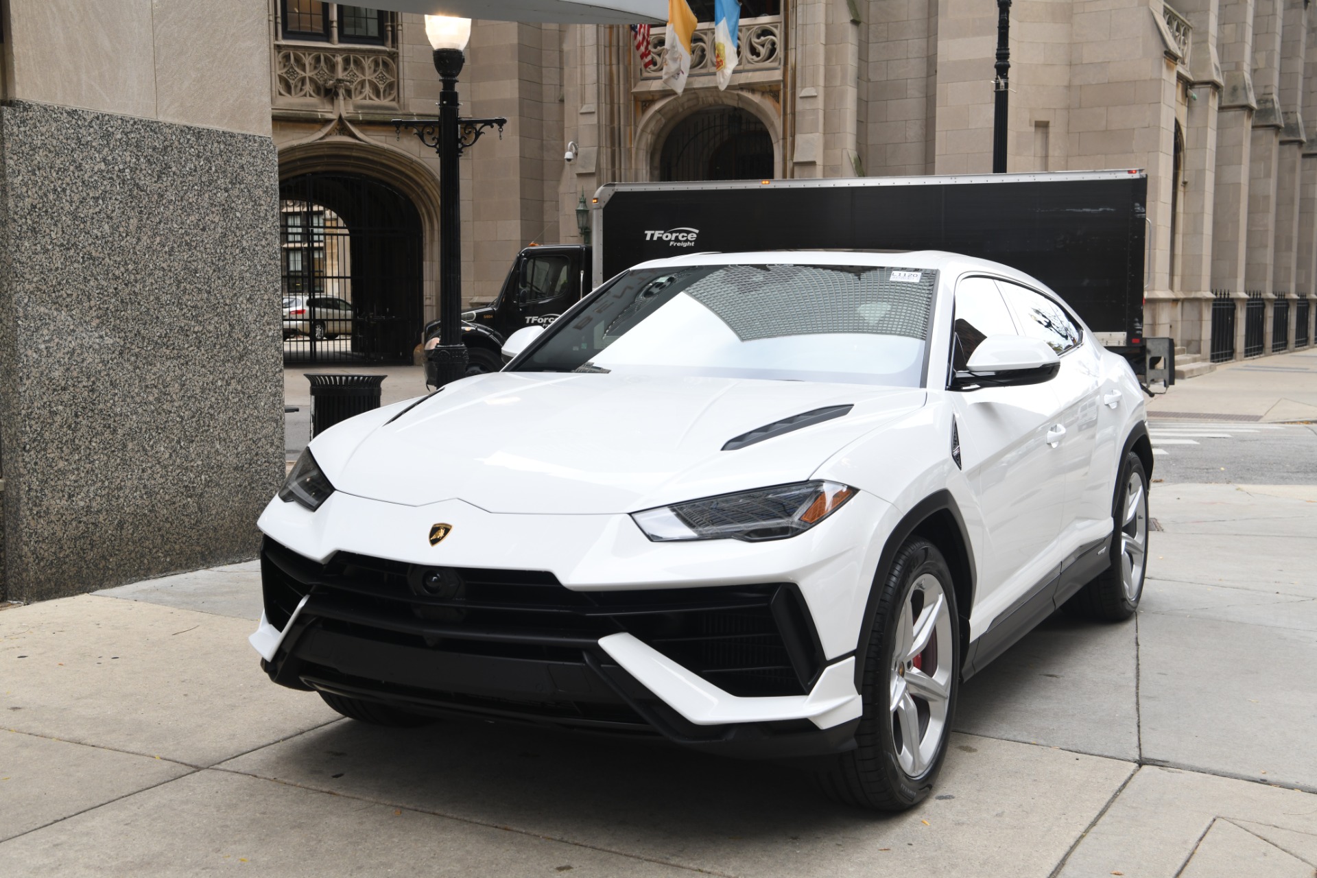 New-2023-Lamborghini-Urus-S-