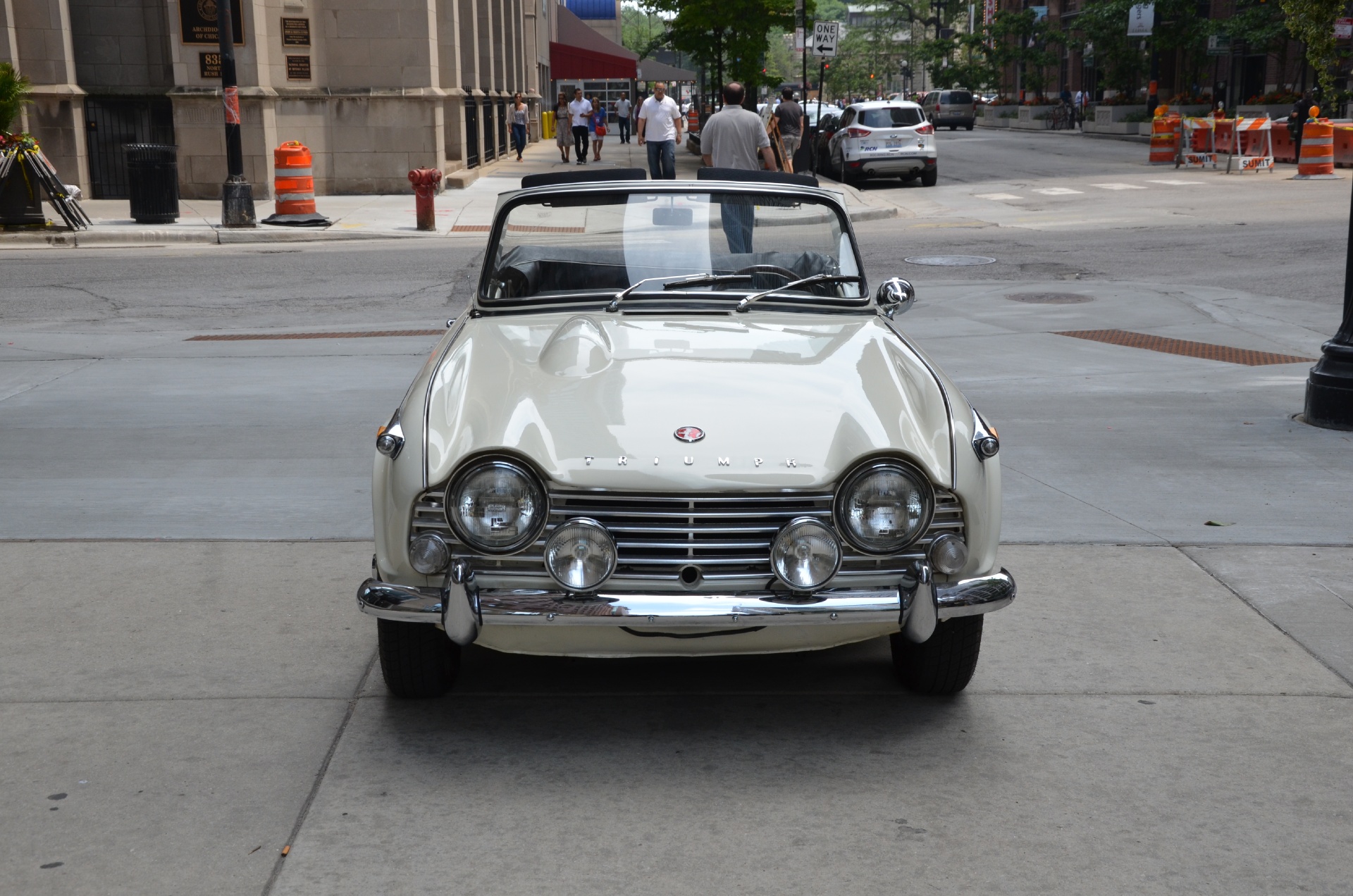 familiar - みな 1966 Triumph TR4A | Motorcar Studio