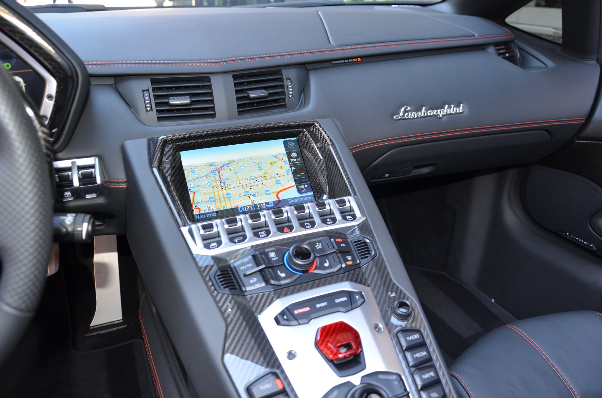 Lamborghini Aventador Roadster 2015 限定版 Used-2015-Lamborghini-