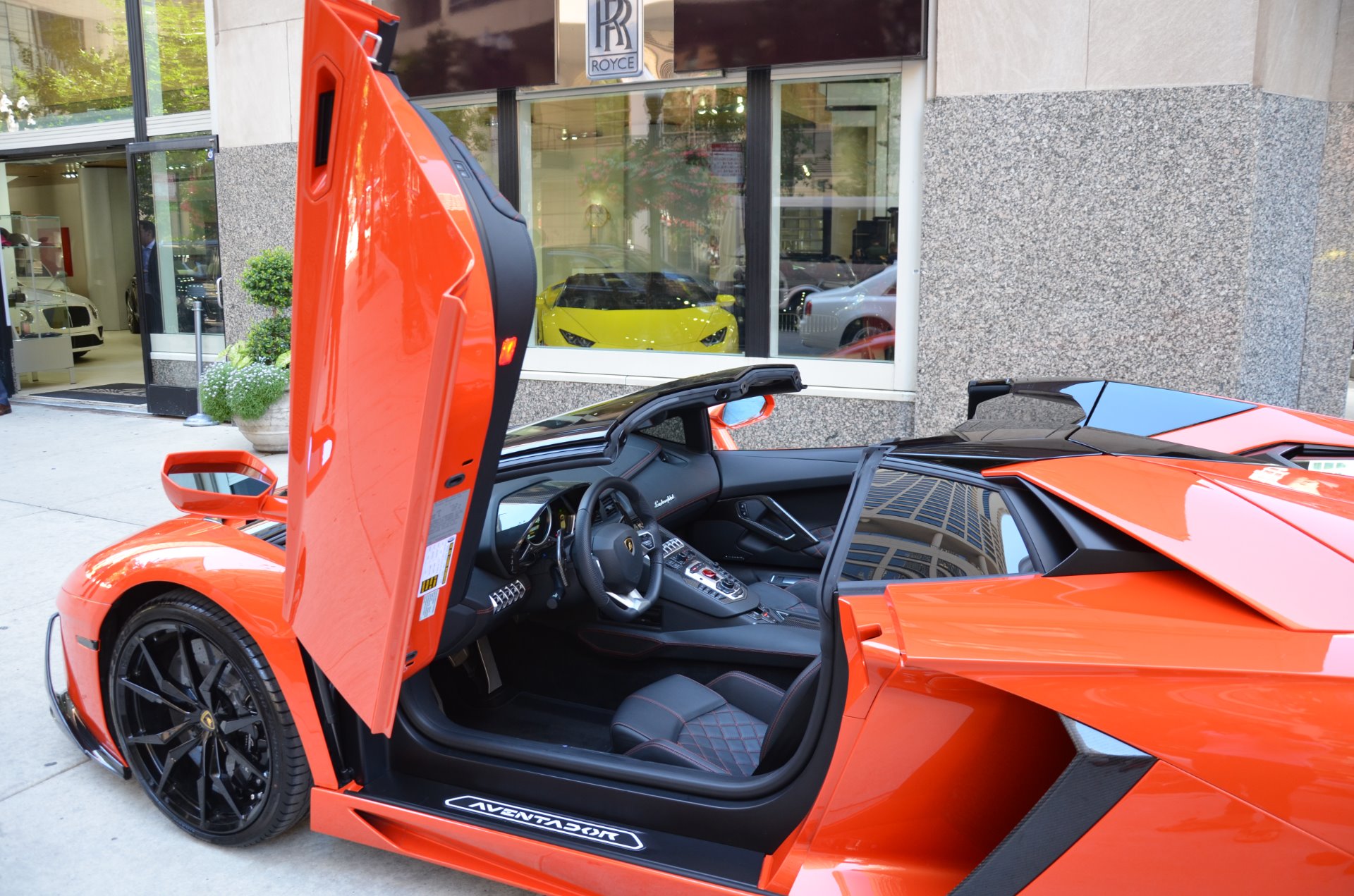Lamborghini Aventador Roadster 2015 限定版 Used-2015-Lamborghini-