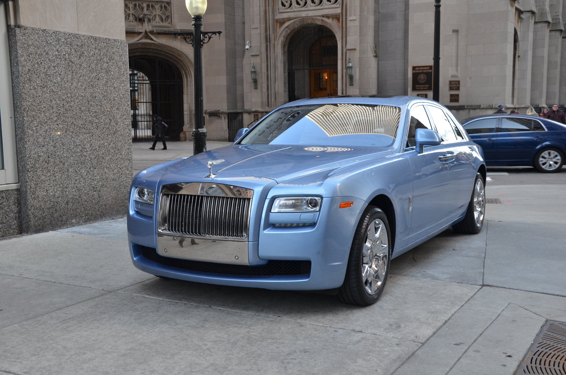 2020 RollsRoyce Cullinan Review Pricing and Specs