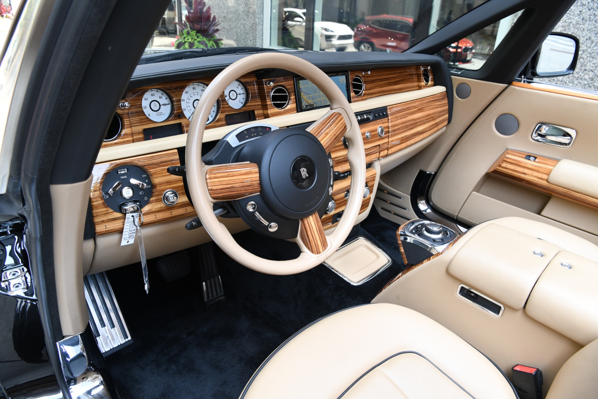 RollsRoyce Drophead Coupe Interior Images Drophead Coupe Interior Photo  Gallery