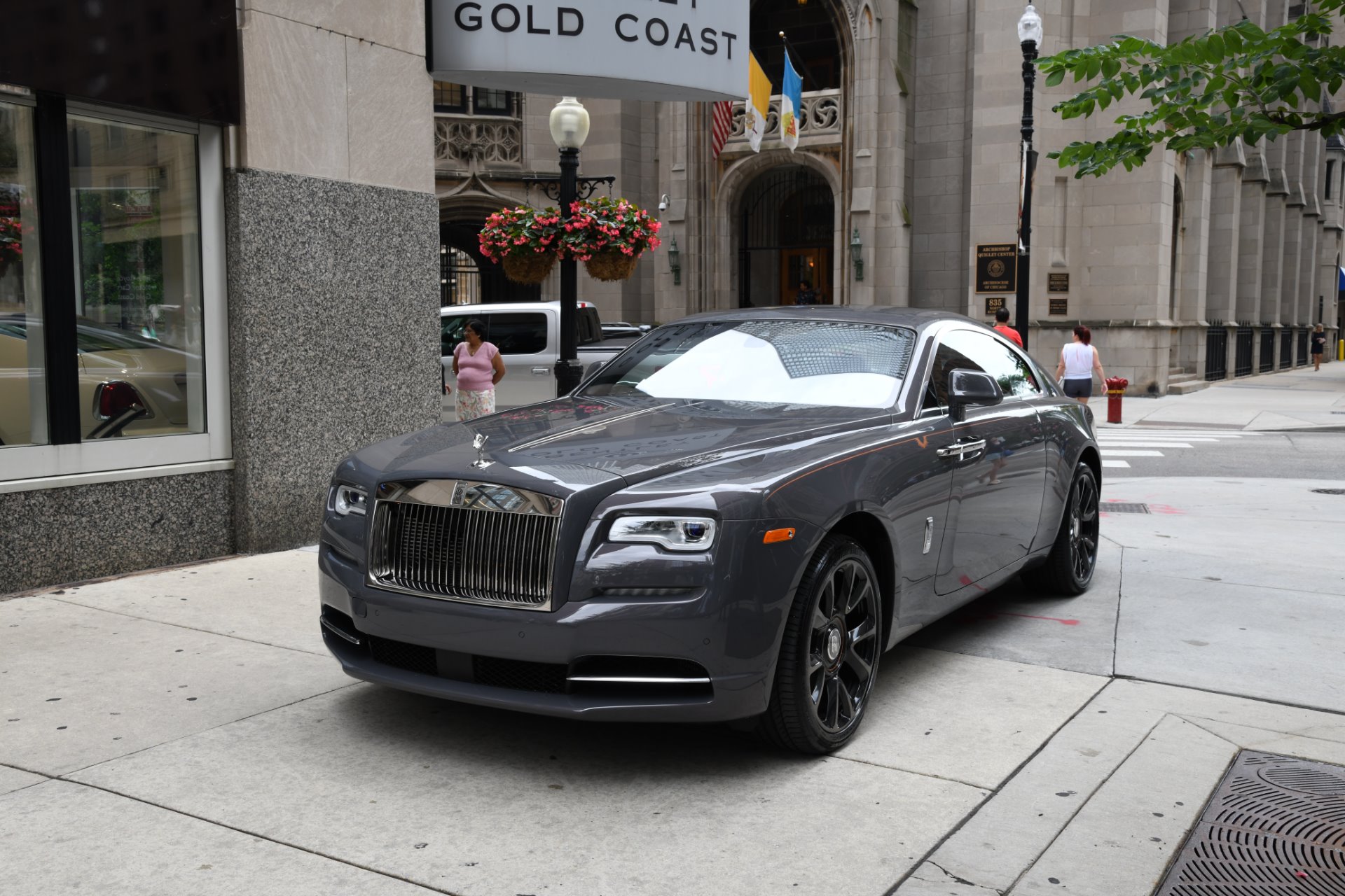 White and gold custom Rolls royce wraith  Luxury cars rolls royce Rolls  royce Luxury car photos
